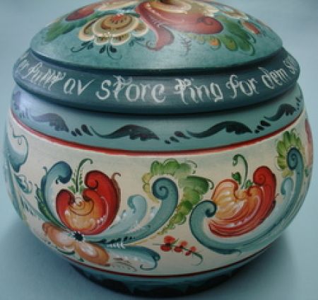 Telemark Bean Pot Blue Background